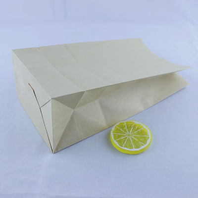 Sacos de papel kraft biodegradáveis e reciclados de fundo plano com alças torcidas