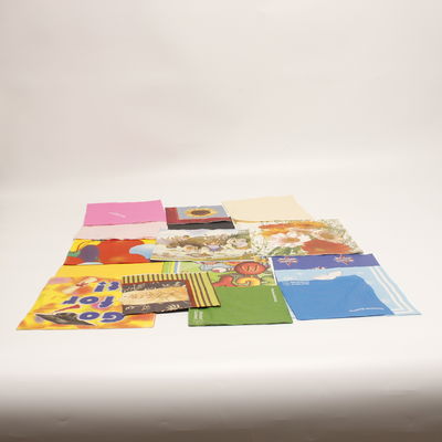 Serviços de papel quadrado para festas.