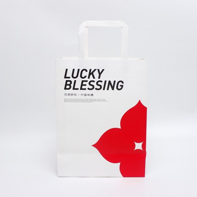 Bolsas de compras de luxo pequenas recicladas Bolsas de papel presente com nome comercial para jóias Embalagens com alça